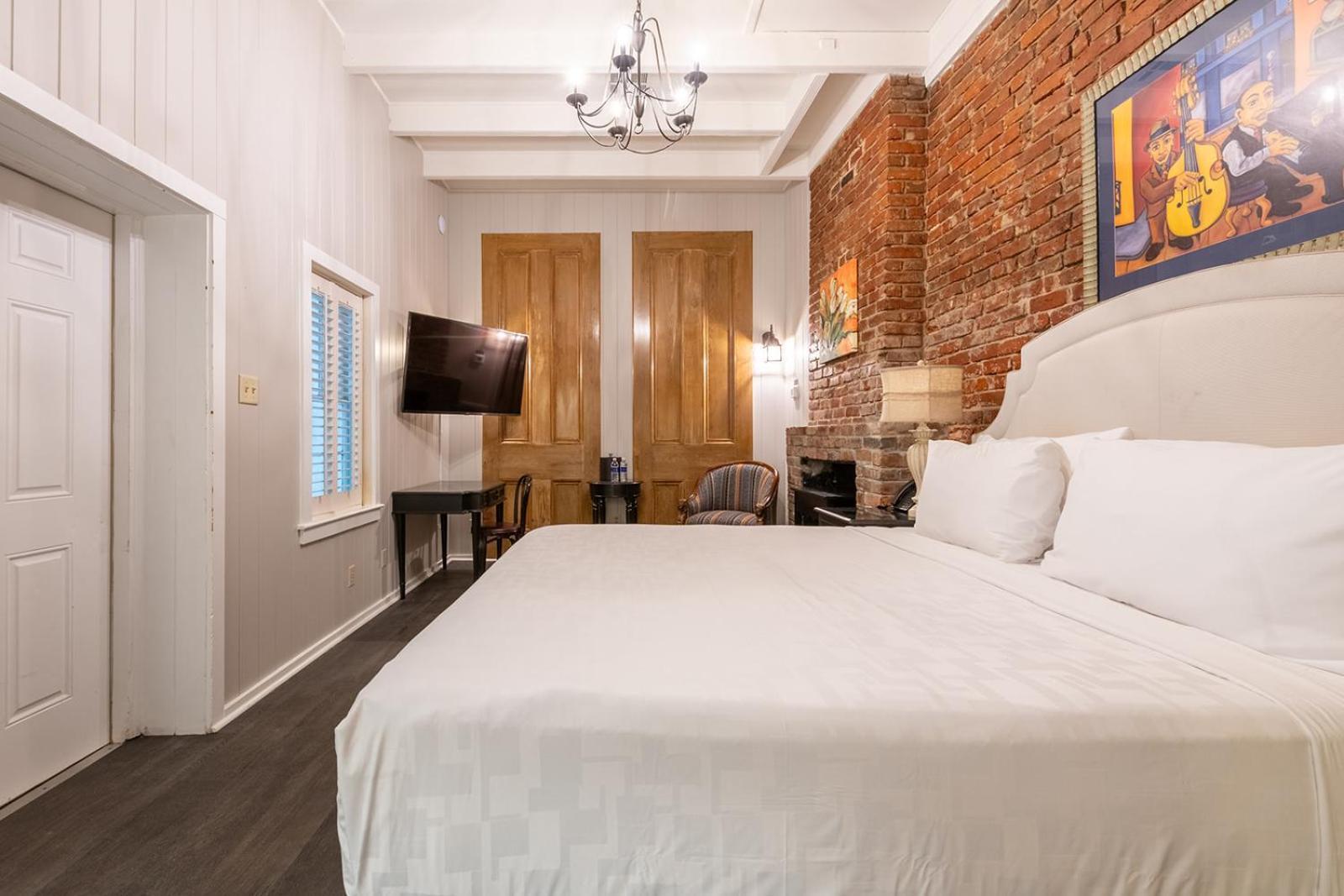 French Quarter Suites Hotel นิวออร์ลีนส์ ภายนอก รูปภาพ