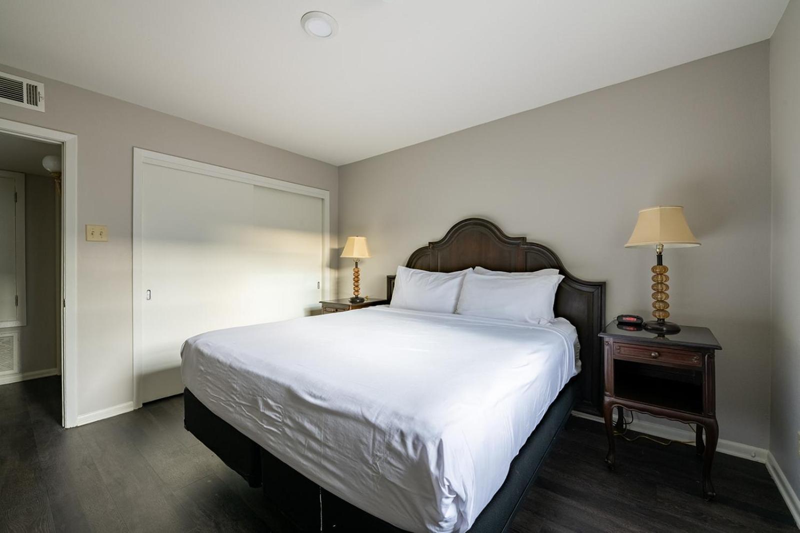 French Quarter Suites Hotel นิวออร์ลีนส์ ภายนอก รูปภาพ